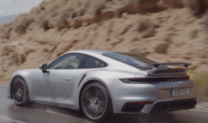 Nuova Porsche 911 Turbo S: più performance con l’aerodinamica attiva [VIDEO]