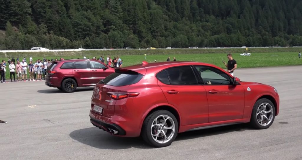 Alfa Romeo Stelvio Quadrifoglio VS Grand Cherokee Trackhawk: drag race tra SUV potenti [VIDEO]