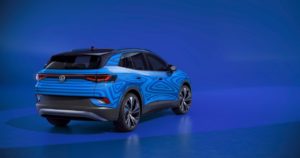 Volkswagen ID.4: ecco il prototipo del SUV elettrico su strada [VIDEO]