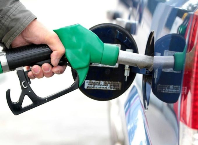 Prezzi benzina: il calo tra Coronavirus e crollo del petrolio