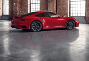 Nuova Porsche 911 Turbo S in abito Guards Red [FOTO]