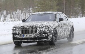 Rolls-Royce Ghost EWB 2021: primo avvistamento insieme alla nuova Ghost standard [FOTO SPIA]