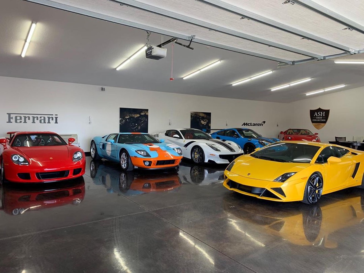 Vende parte della sua collezione di supercar per aiutare la lotta al Coronavirus