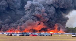 Florida: 3.500 auto a noleggio in fiamme per l’incendio di un aeroporto