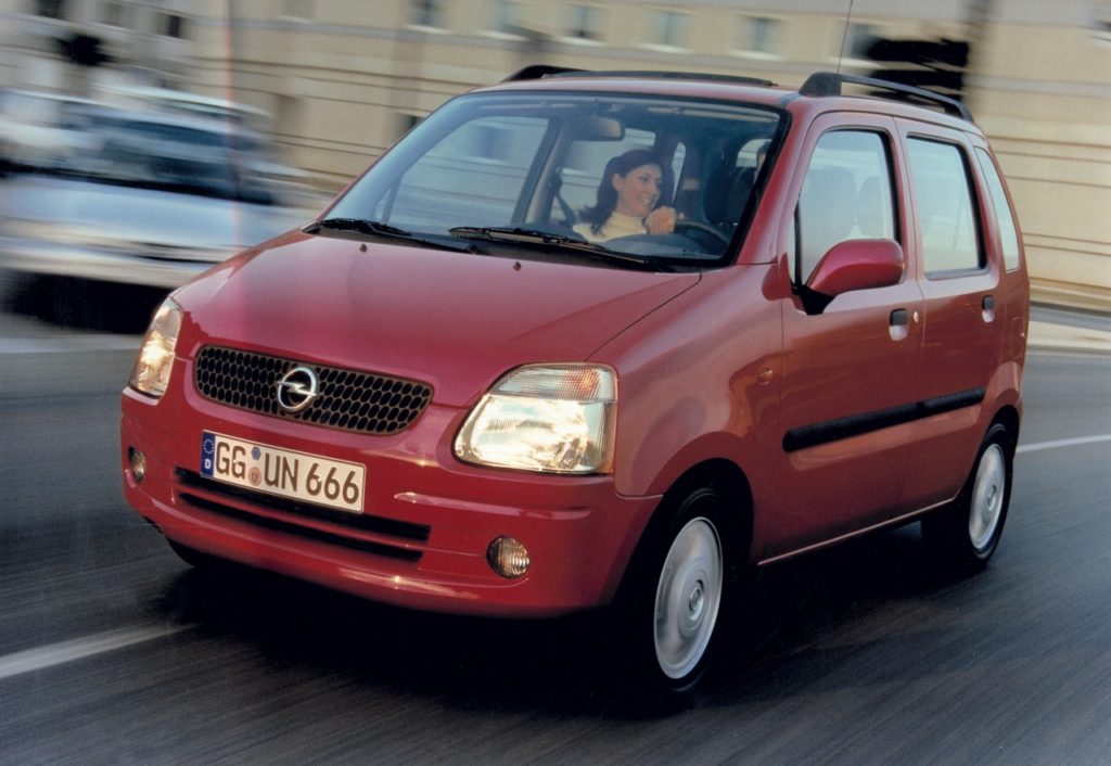 Opel Agila: la piccola monovolume del fulmine compie 20 anni