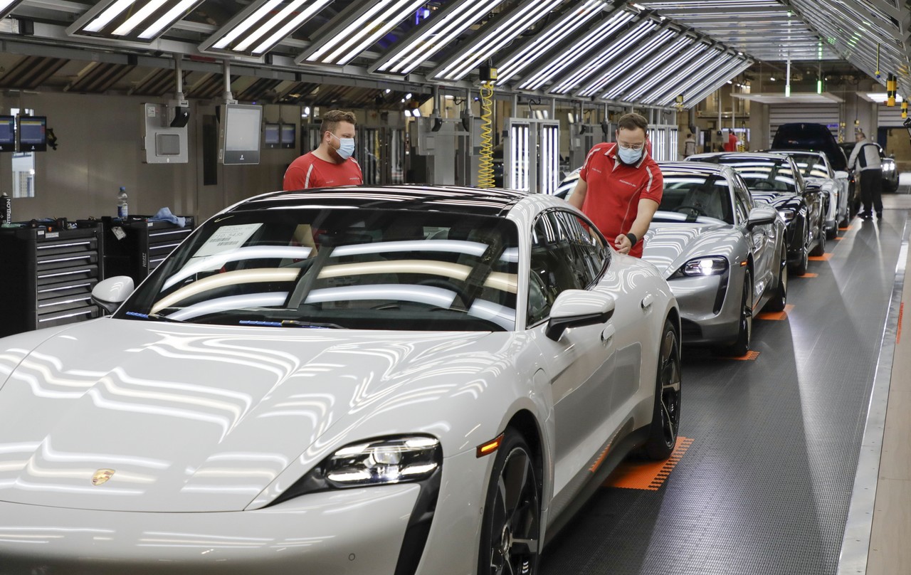 Porsche: il 4 maggio ripartirà gradualmente la produzione