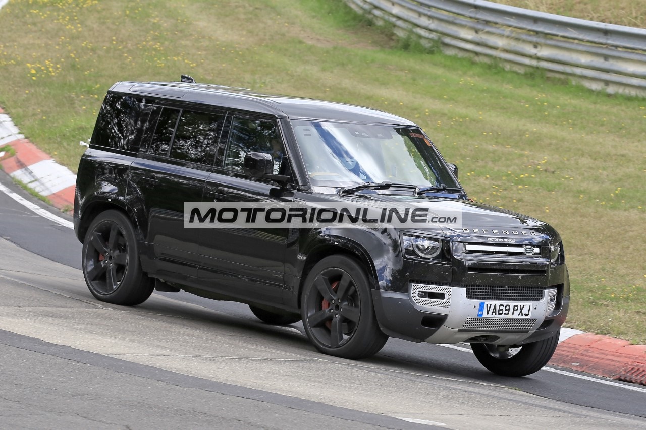 Land Rover Defender V8 - Foto spia 30-7-2020