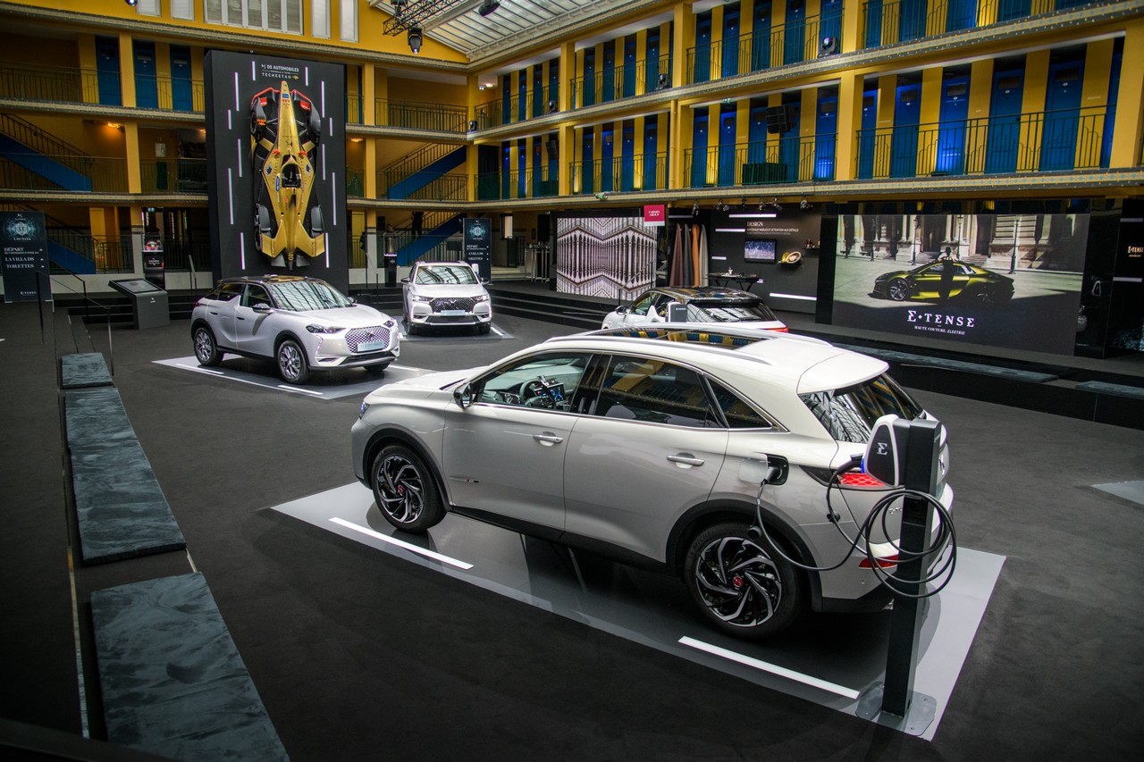 DS: riaprono gli store in Italia, ma proseguono anche i servizi online