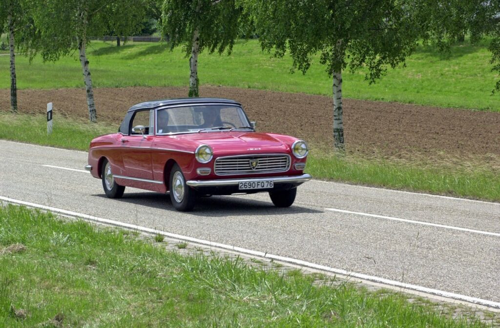 Peugeot 404: i 60 anni del modello nato dalla matita di Pininfarina