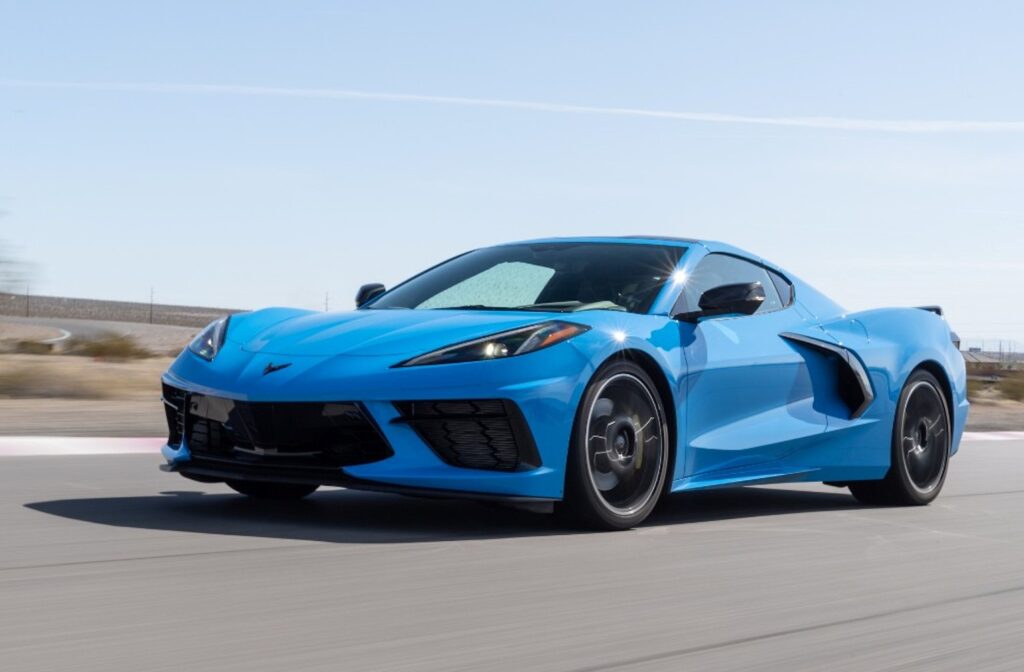 Chevrolet Corvette C8: in Italia arrivano le versioni coupé e cabrio più potenti e accessoriate