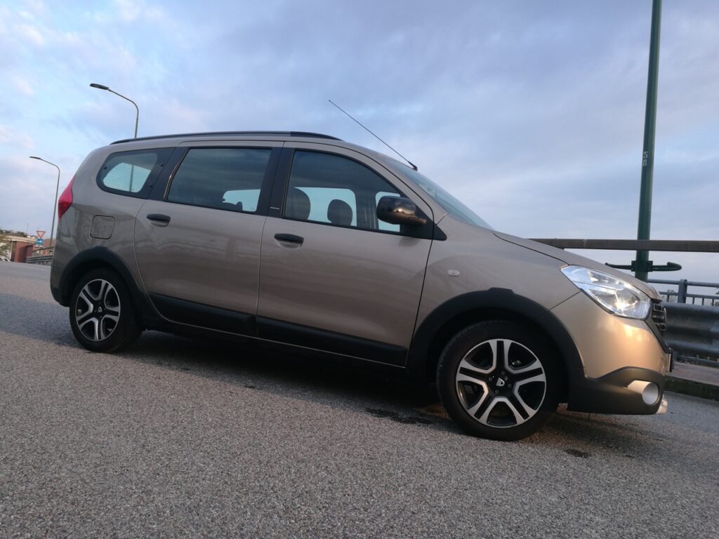 Dacia: la Lodgy verso l’addio, si pensa ad un SUV 7 posti