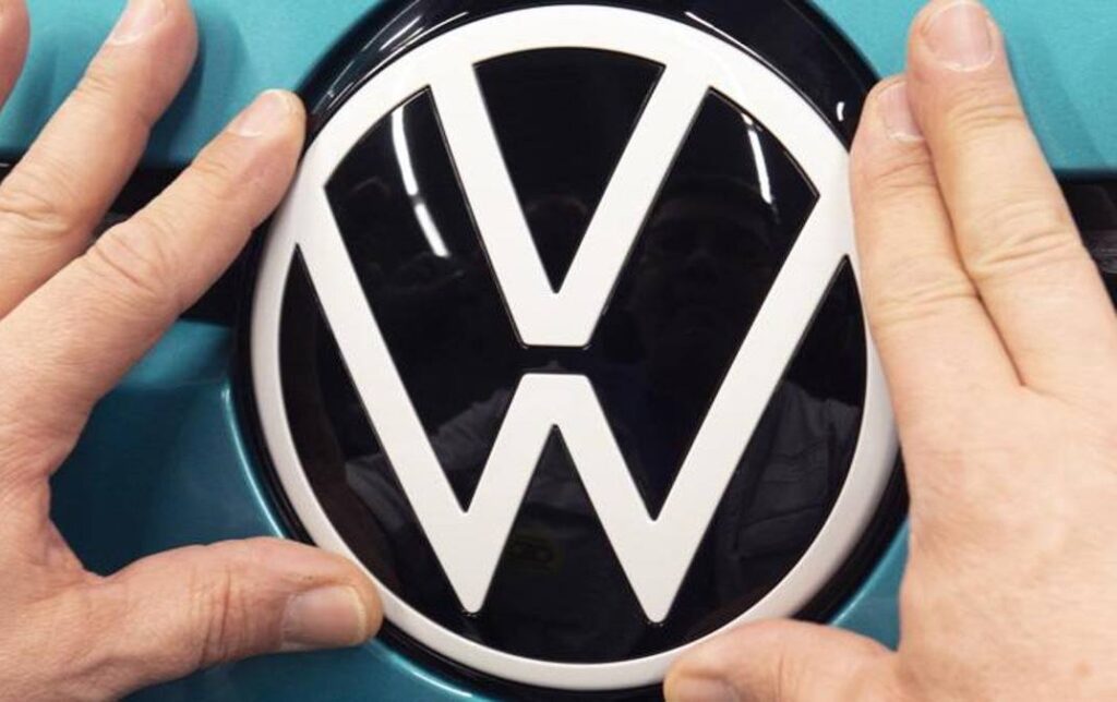 Volkswagen, passo verso la normalità: tutte le 16 fabbriche sono tornate a produrre