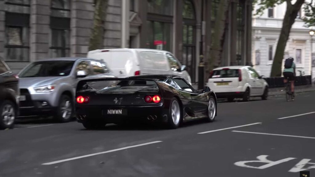 Ferrari F50: il suo V12 con lo scarico dritto, che sound spettacolare [VIDEO]