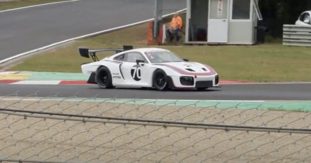 Porsche 935 Martini: che SOUND per la rarissima supercar da 700 CV [VIDEO]