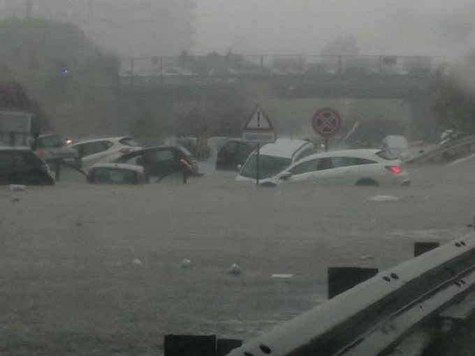 Nubifragio a Palermo, strade e auto sott’acqua: due “presunti” dispersi