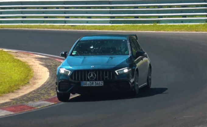 Mercedes-AMG A45 S 4Matic+: giri veloci sulla pista del Nurburgring [VIDEO SPIA]