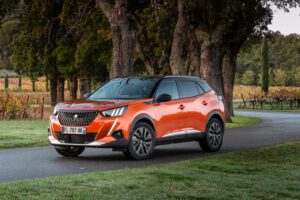 Peugeot 2008: la curiosa storia dietro la tinta Orange fusion