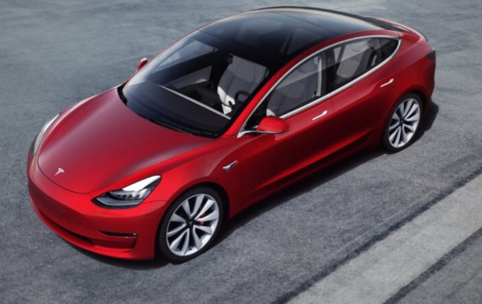 Tesla Model 3: un tedesco ne acquista 28 per sbaglio, conto di 1,4 milioni