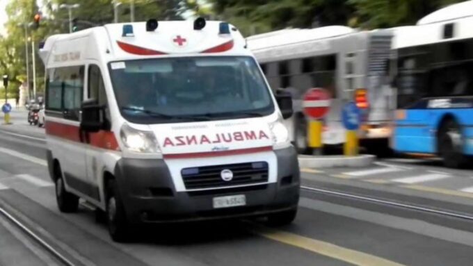 Barletta, drammatico incidente: muoiono tre giovani travolti da un furgone mentre erano in bici