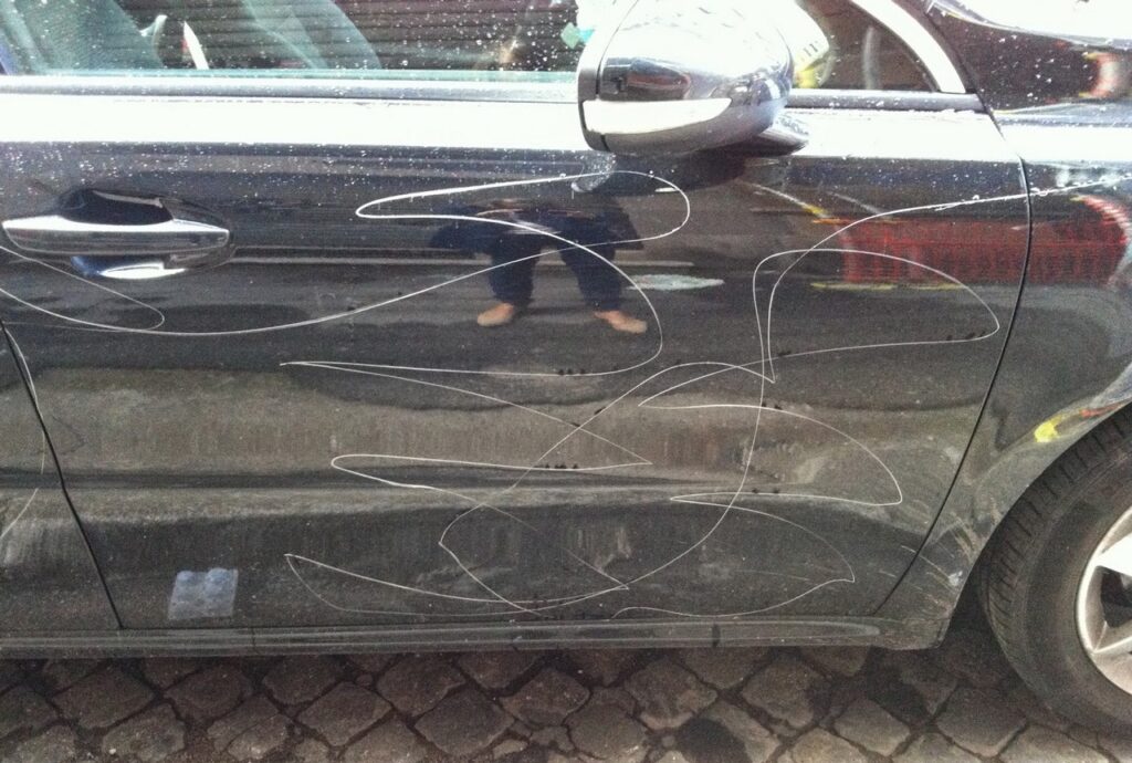 Atti vandalici all’auto: la procedura per il risarcimento
