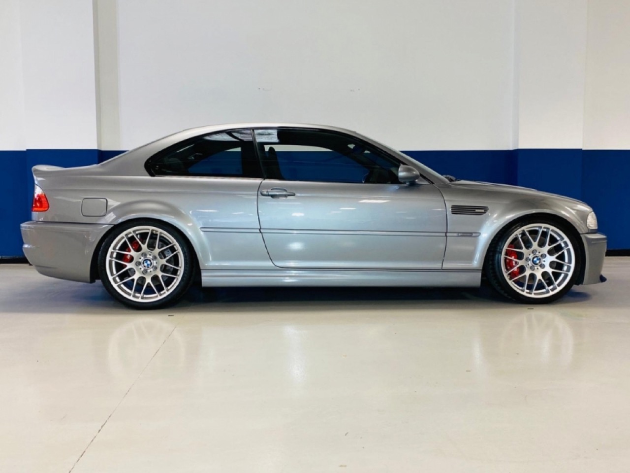 BMW M3 CSL: un esemplare in vendita all’asta, mettete da parte i risparmi