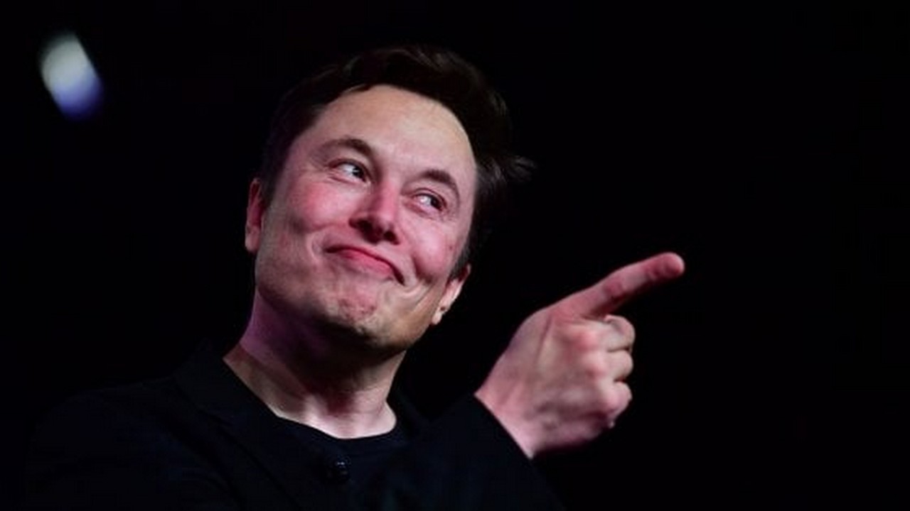 Elon Musk dice addio alle concessionarie? In futuro le auto si comprano solo online