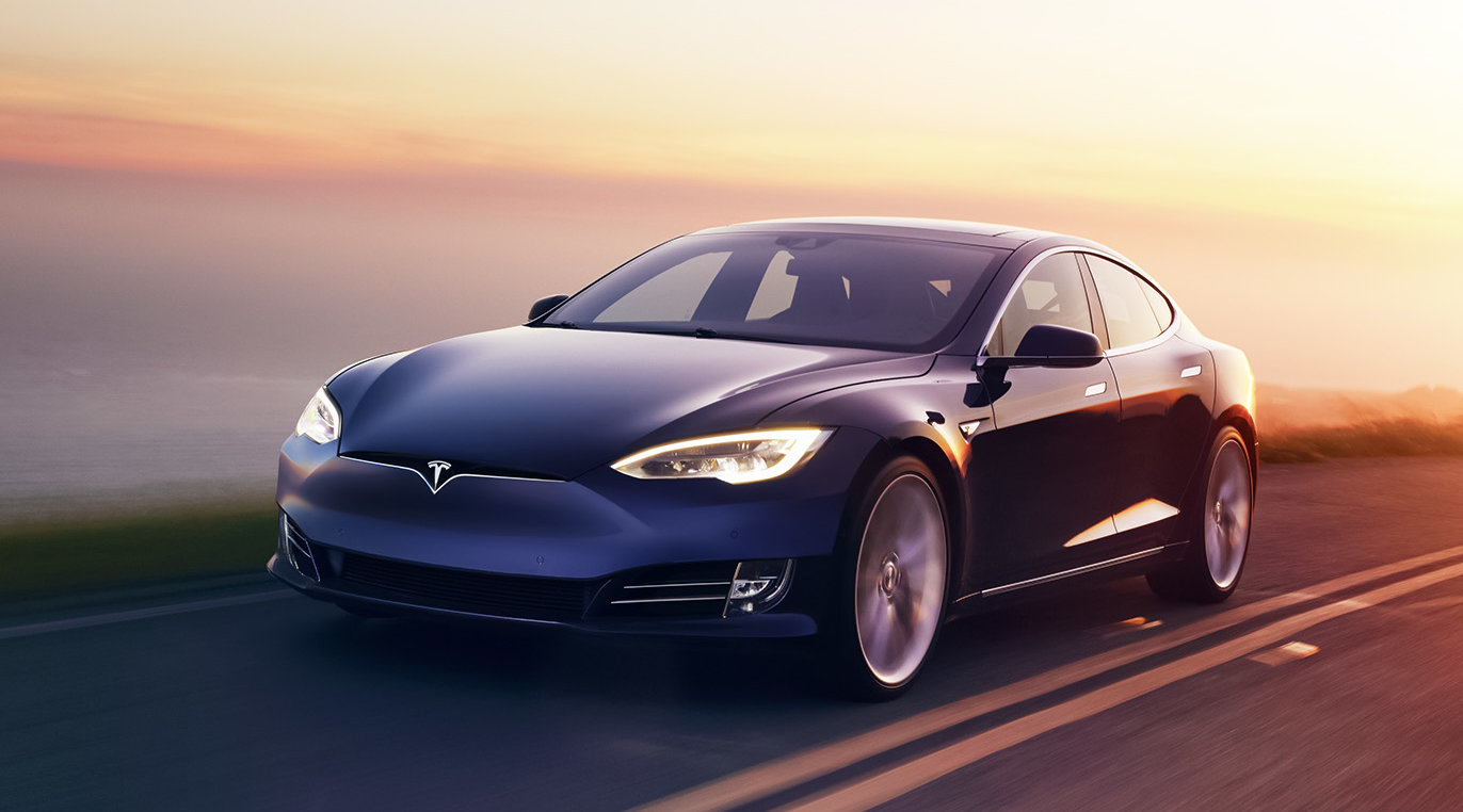 Tesla, nuovo aggiornamento 2020.32.1: le novità