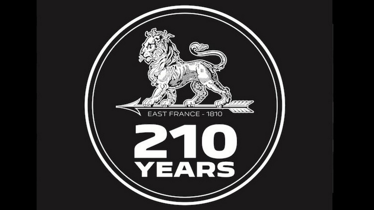 Peugeot festeggia i propri 210 anni di storia con un nuovo logo e tanti eventi celebrativi
