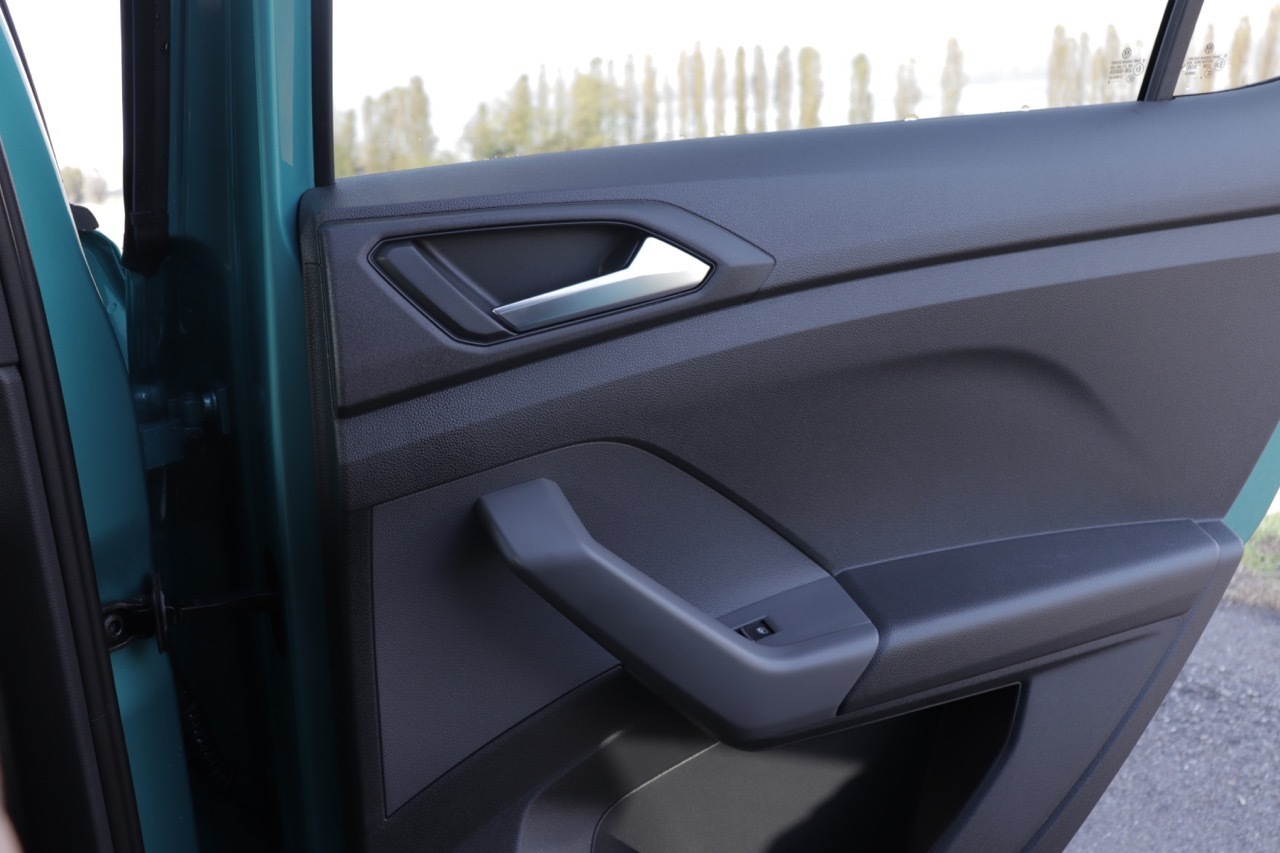 Plastiche auto: come pulirle senza fare danni