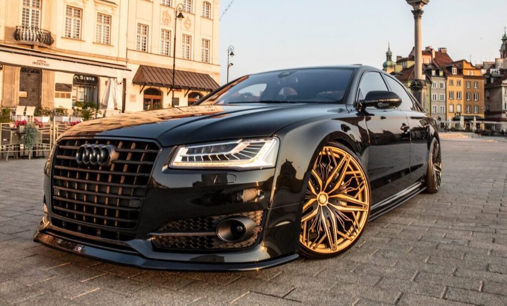 Audi S8 Plus: il tenebroso tuning Maxton Design in bella mostra [VIDEO]