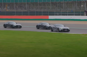 Mercedes-AMG GT R: sfida a tre sul circuito di Silverstone fra Wolff, Hamilton e Bottas [VIDEO]