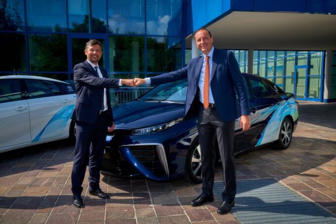 Toyota Mirai: tre esemplari per il progetto LIFEalps a Bolzano [FOTO]