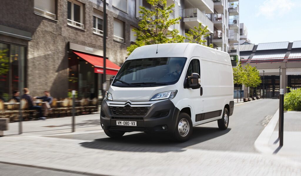 Citroen e-Jumper: il furgone elettrico in Italia da 57.990 euro [VIDEO]