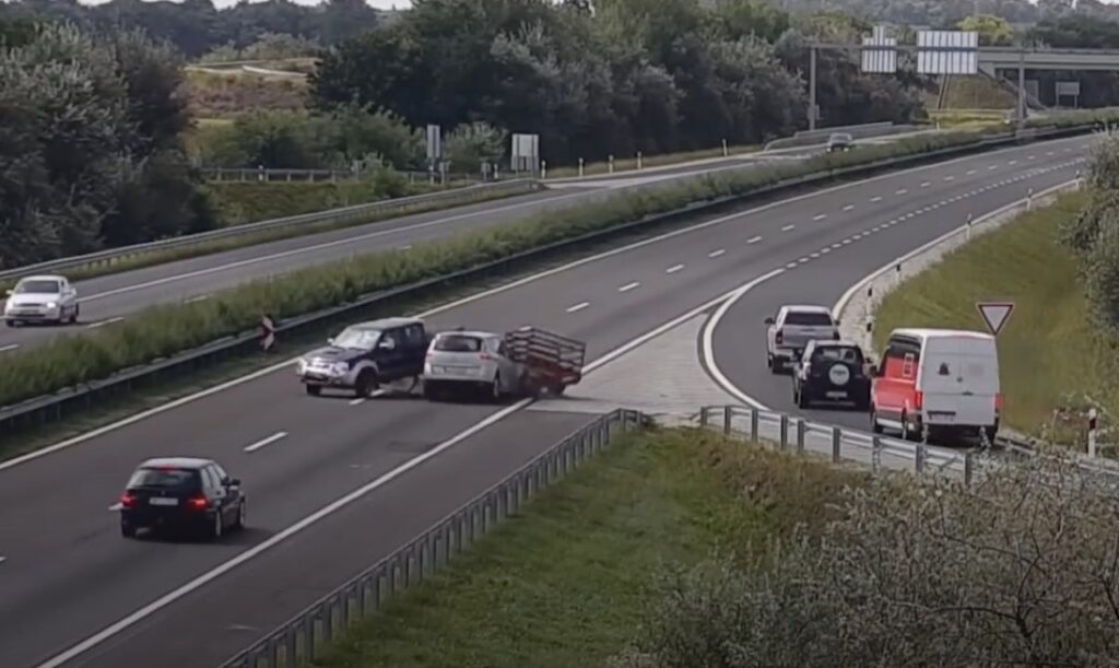 Autostrade: si immette in carreggiata ma poi svolta contromano, l’incidente [VIDEO]