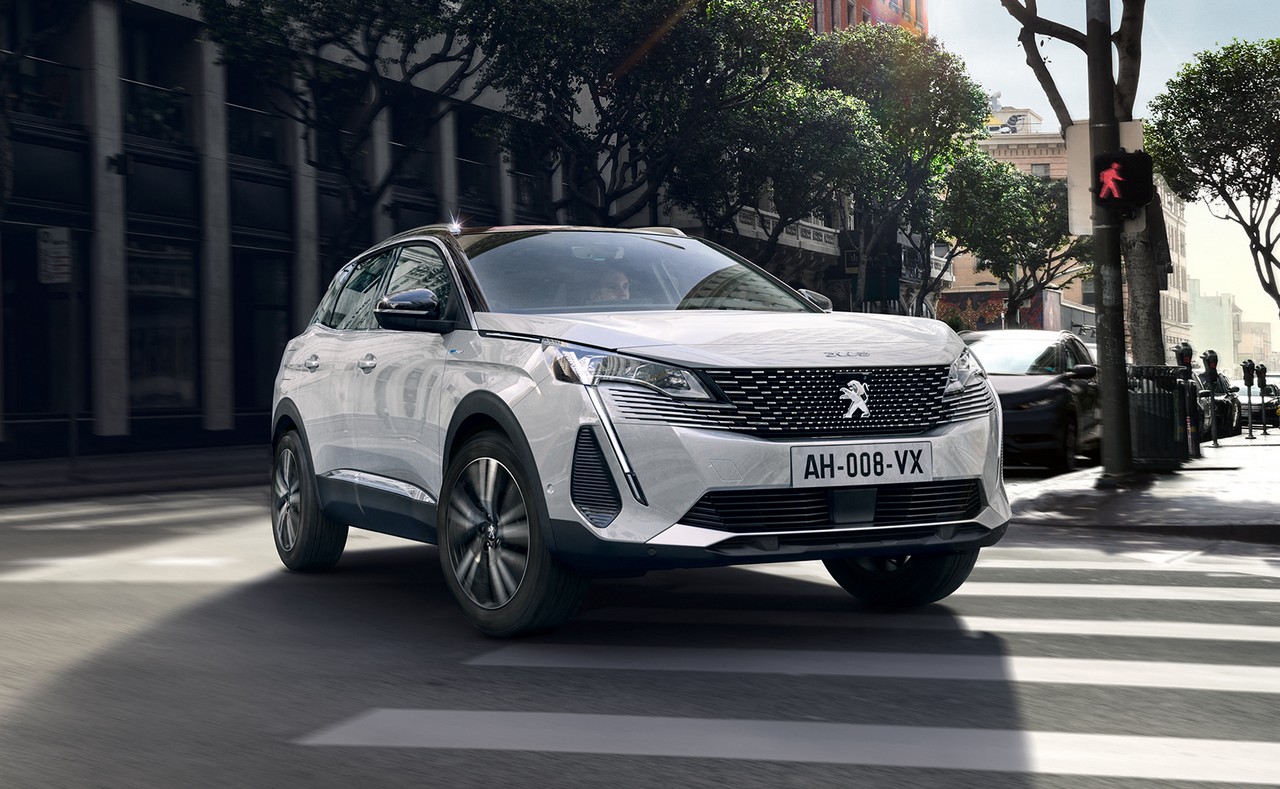 Peugeot 3008 2020: il focus sulla versione Hybrid4 da 300 CV