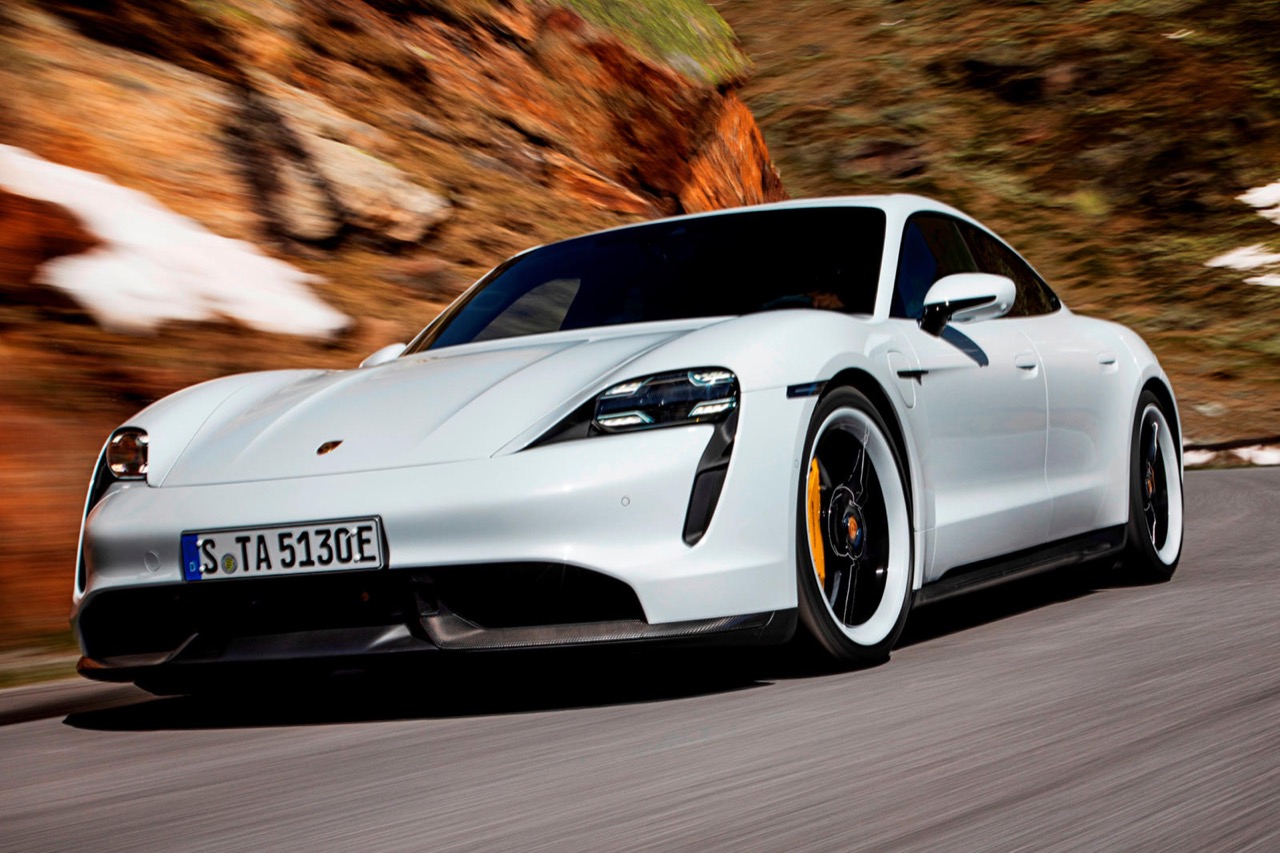 Auto elettriche, USA: c’è l’obbligo di installare un woofer per il suono virtuale, per la sicurezza dei pedoni