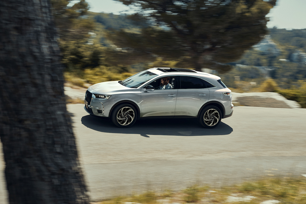 DS 7 Crossback E-Tense 225: entra nel listino da 48.700 euro