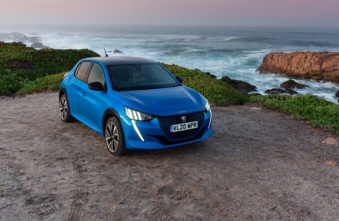 Peugeot e-208 eletta “Electric Small Car of the Year” dalla rivista britannica What Car?