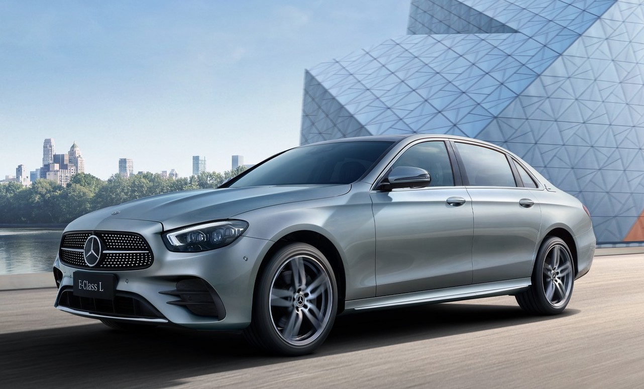 Mercedes Classe E L 2021: la variante a passo lungo si aggiorna a Pechino