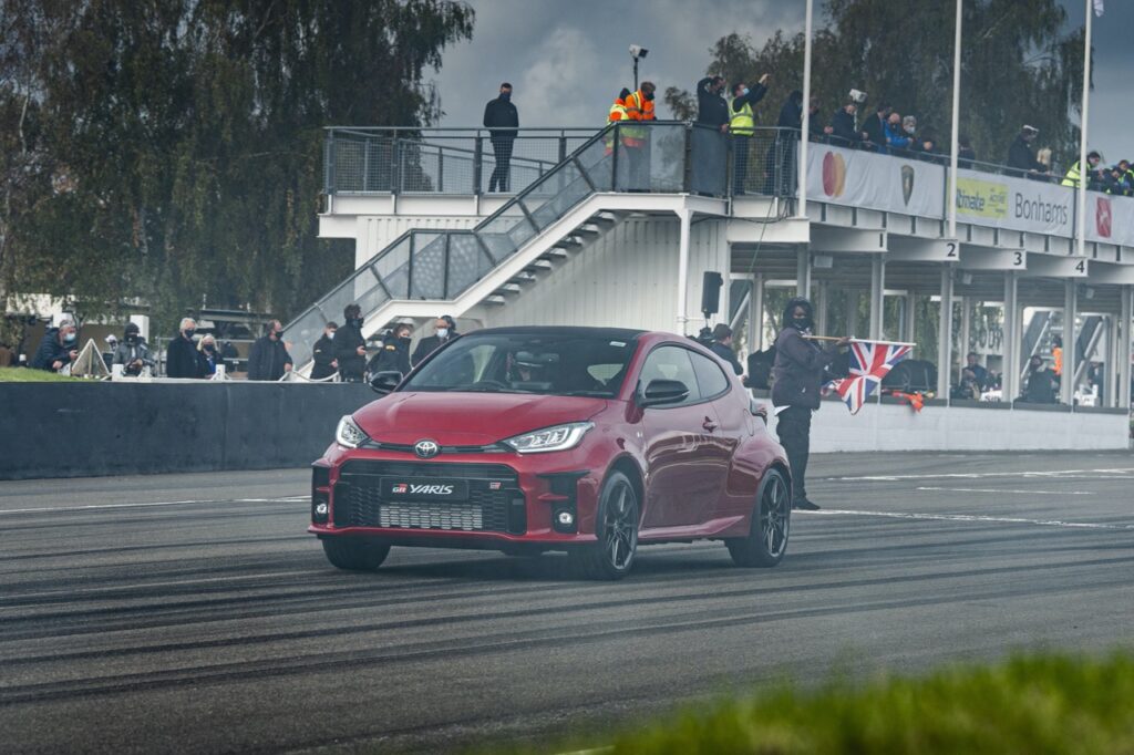 Toyota GR Yaris: il debutto dinamico in pista tra le leggende a Goodwood [VIDEO]