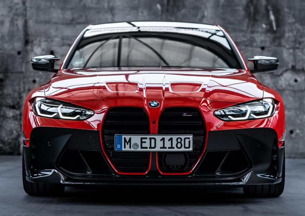 BMW M3 e M4 M Performance: ecco come cambiano col bodykit [VIDEO]