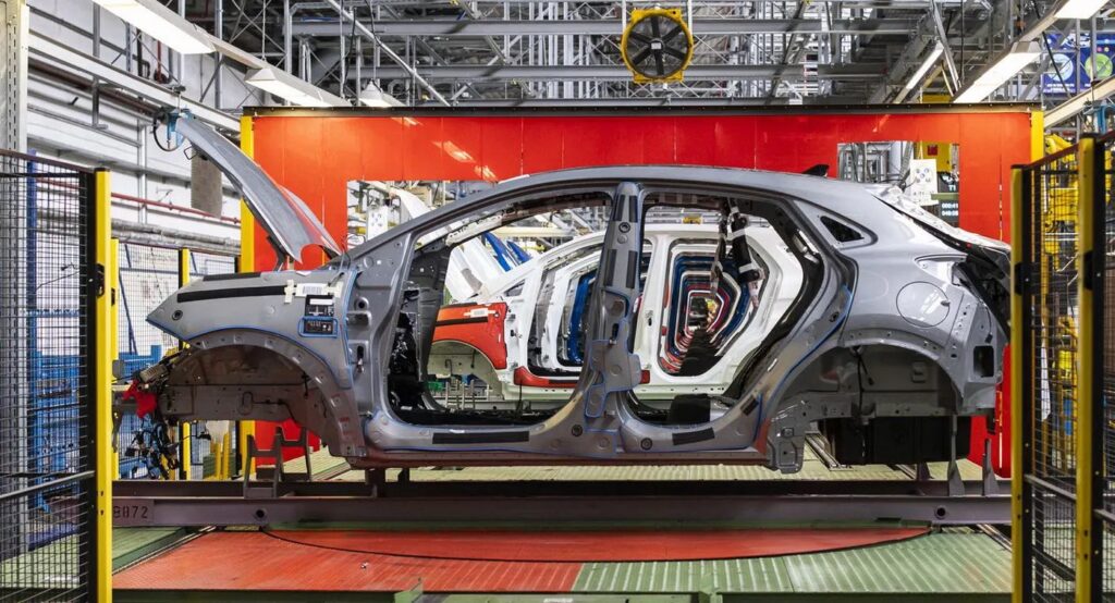 Ford: la nuova auto elettrica di massa sarà prodotta a Colonia, basata sulla piattaforma Volkswagen