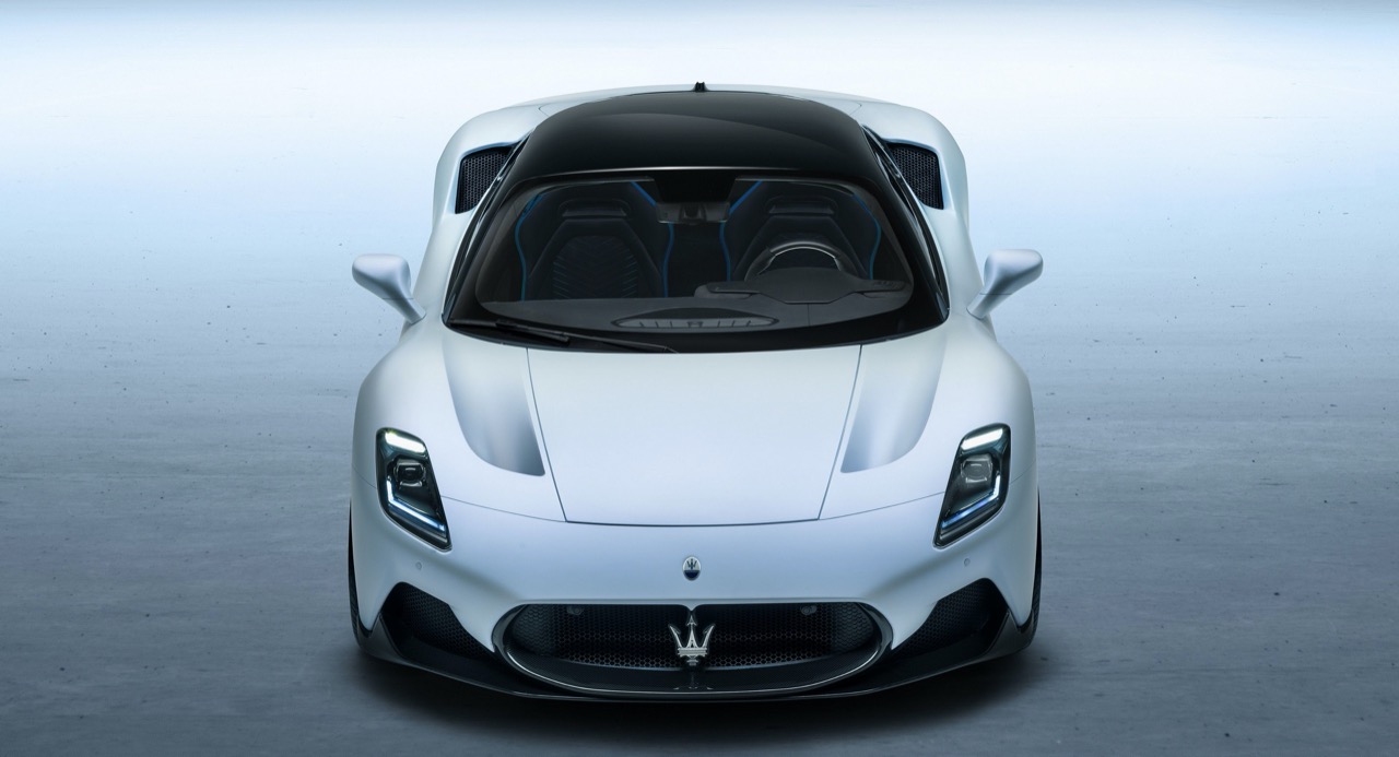 Maserati: tutta la gamma elettrificata entro il 2025, solo ibride o elettriche in vendita