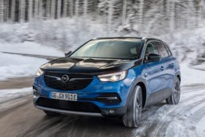 Opel Grandland X: cambiano gli allestimenti per il SUV del fulmine