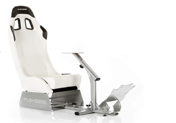 Simulatore di guida: su Amazon c’è Playseat Evolution per farti sentire in pista mentre sei in salotto