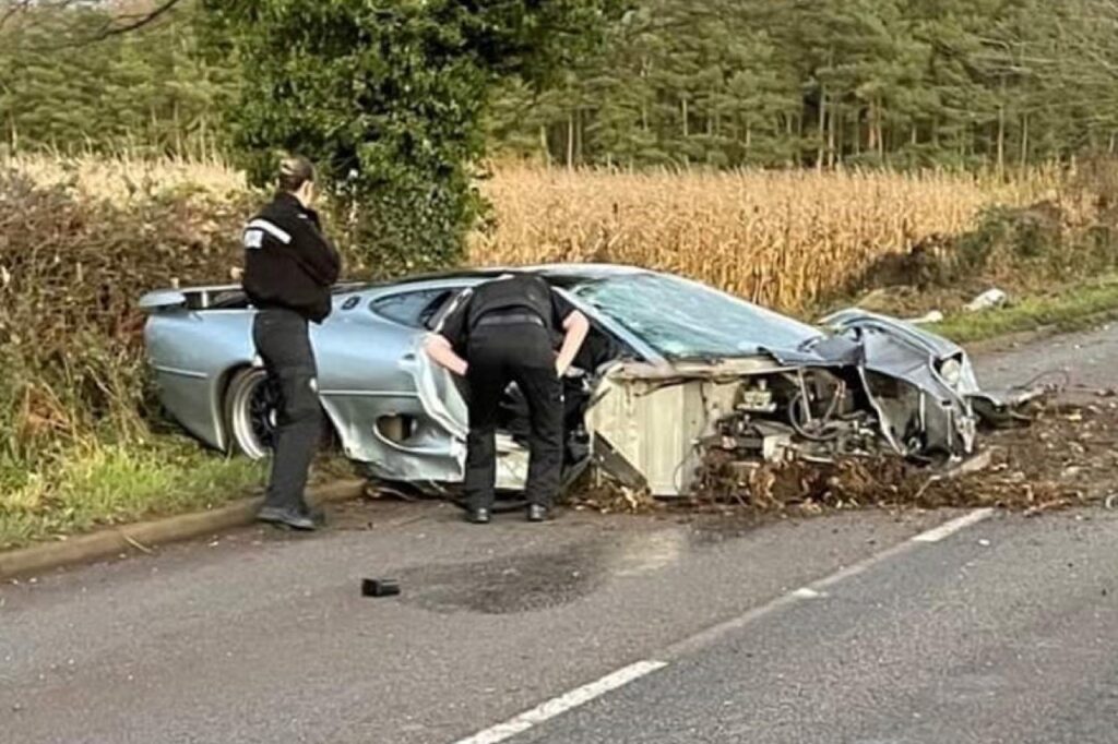 Jaguar XJ220: è andato distrutto un esemplare da oltre 400 mila euro [FOTO]