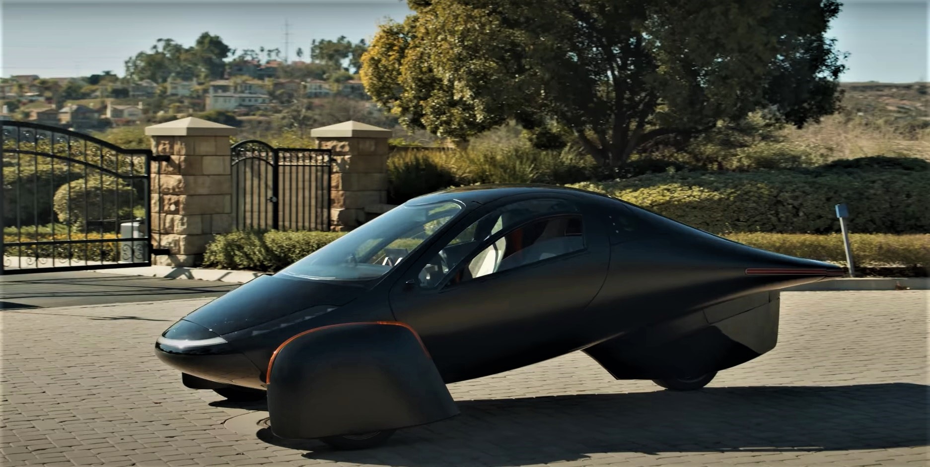 Aptera Rivela auto elettrica solare 2020