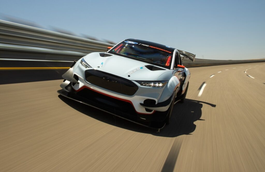 Ford Mustang Mach-E 1400: viaggio nel dietro le quinte [VIDEO]