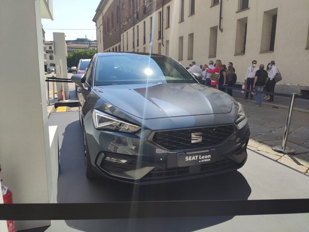 Seat Leon e-Hybrid: la prima ibrida plug-in del marchio al MiMo 2021 [FOTO LIVE]