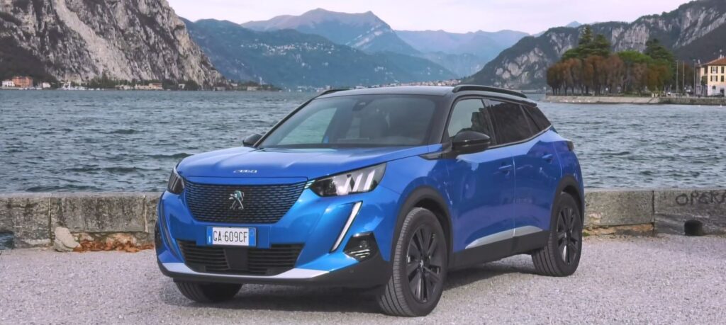 Il SUV Peugeot e-2008: test drive sul lago di Como [VIDEO]